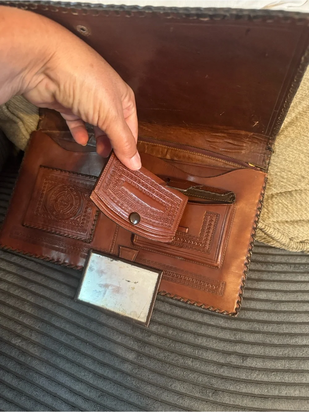 Hand-Tooled Floral Leather vintage clutch/purse in Brown Mexico